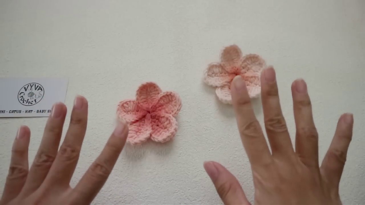 Kẹp Hoa Sứ Móc Len: Hướng Dẫn Chi Tiết Từng Mũi Cho Người Mới 1