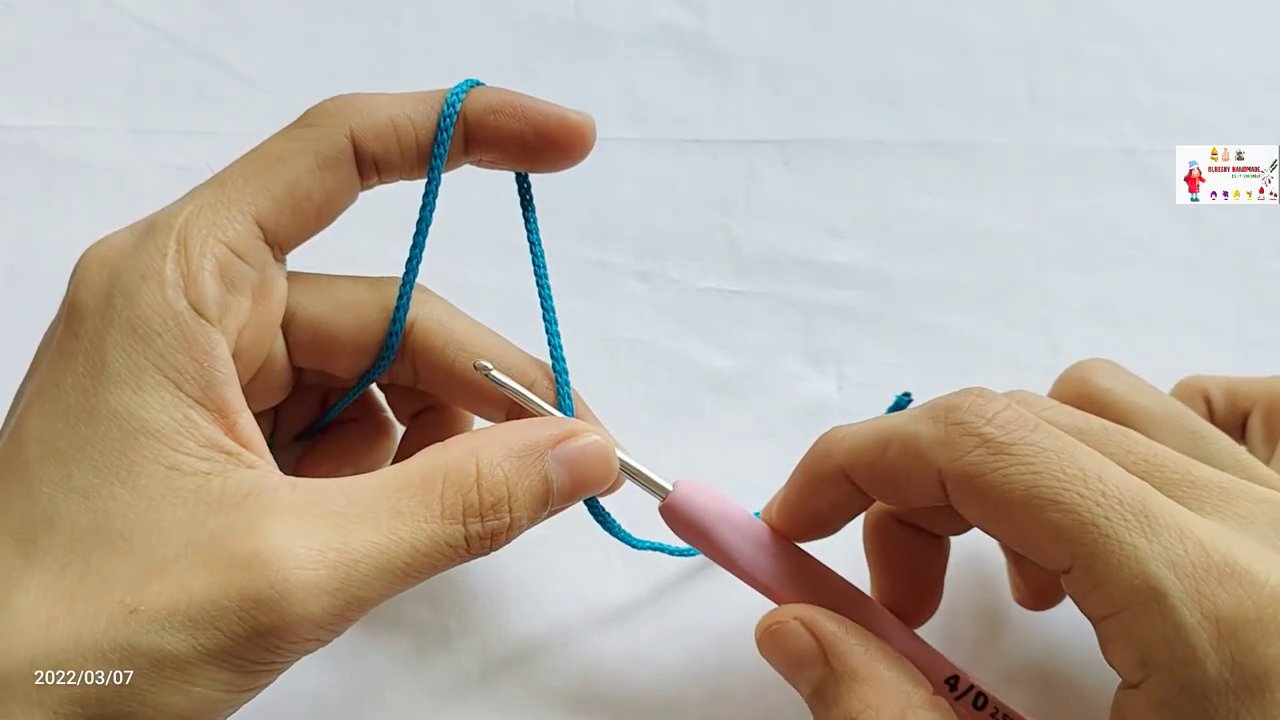 Hướng Dẫn Chi Tiết Mũi Bính (Mũi Móc Xích) – Nền Tảng Đầu Tiên Cho Người Học Móc Len 1