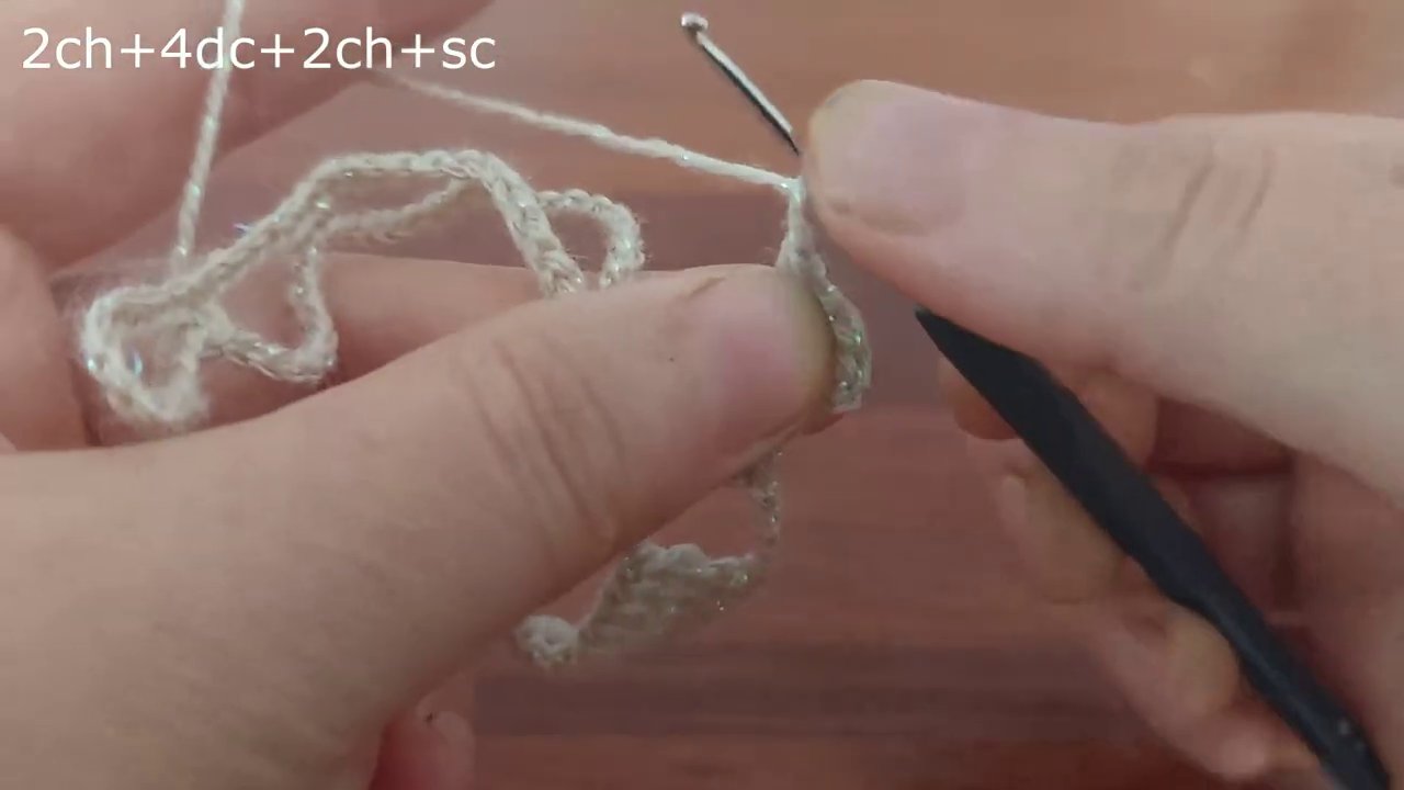 Miếlen vuông hoàn thiện với hoa vănnổi bậtđượcgiơcao.