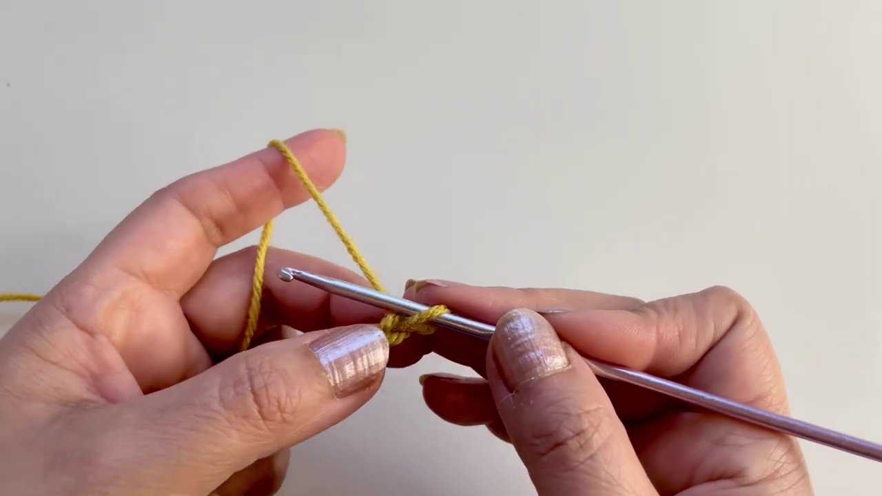 Cách xác định khoảng trống để móc các cặp mũi ở hàng tiếp theo.