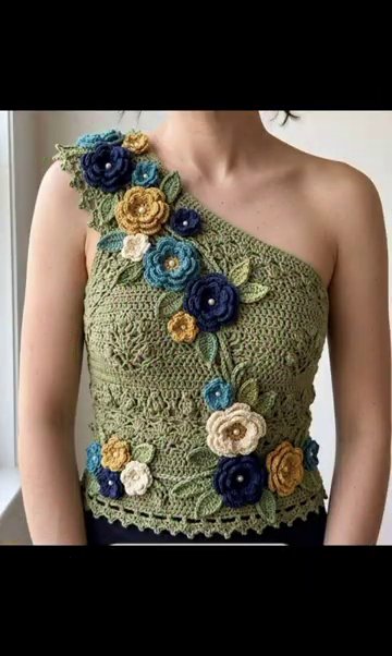 Một mẫu móc len hình trái tim và bướm xinh xắn, thích hợp là m quà tặng.